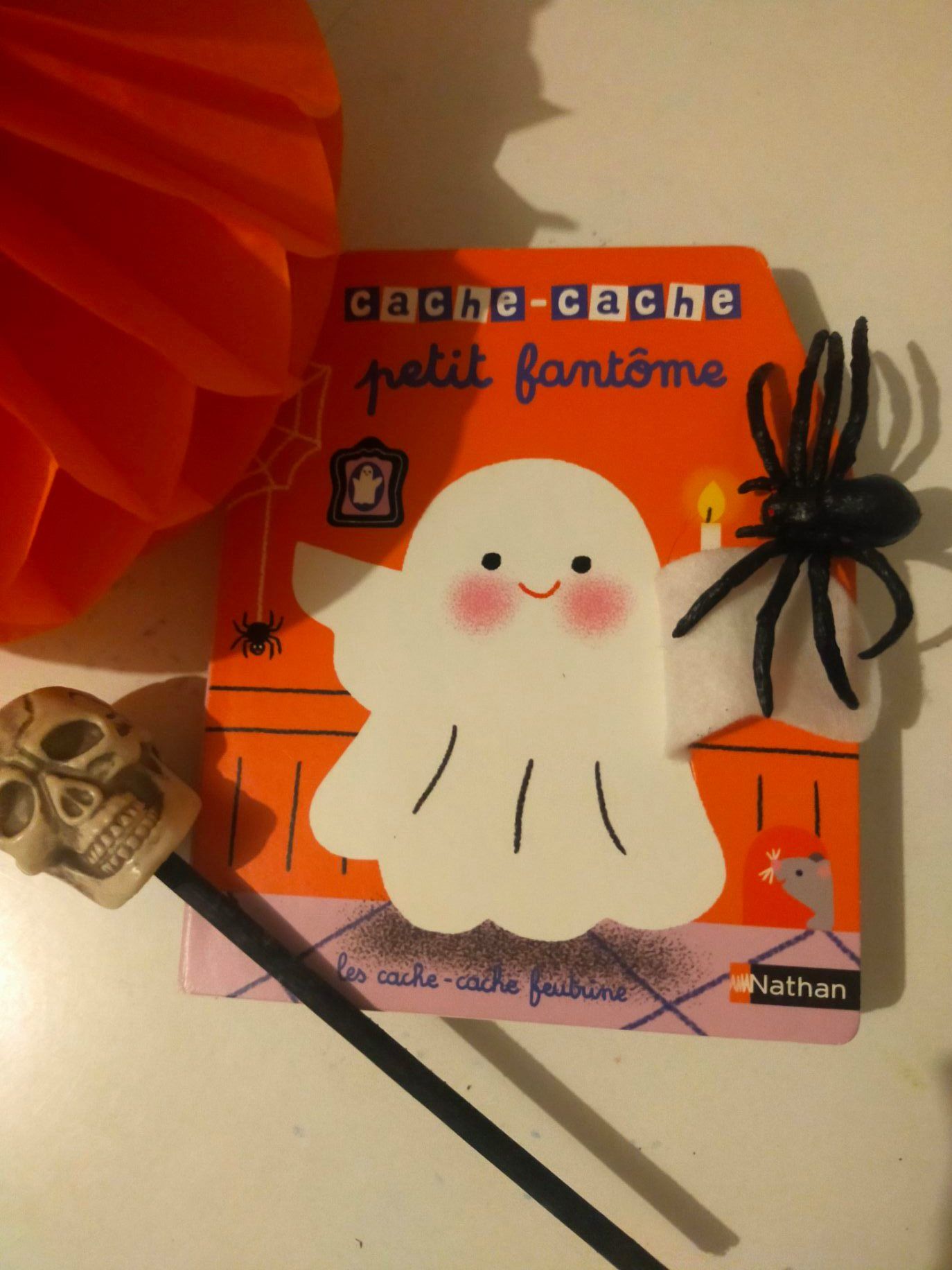 Cache-cache petit fantôme