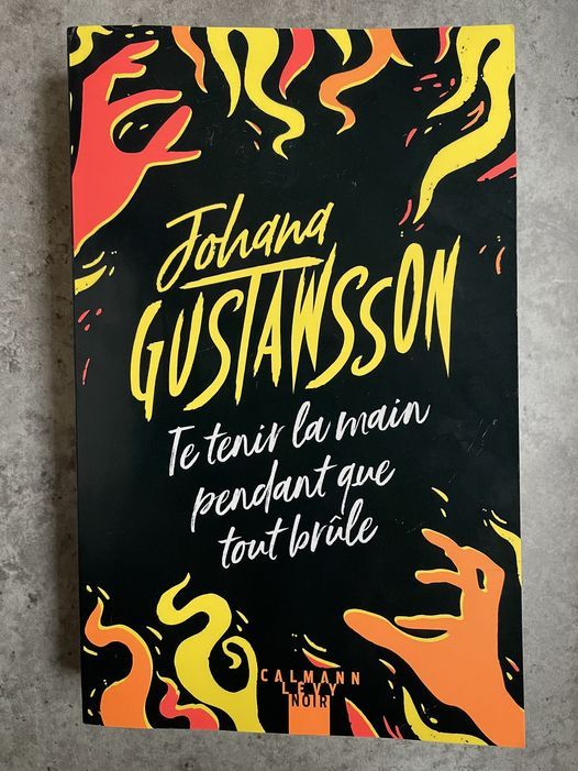 Te tenir la main pendant que tout brûle