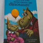 Quand une licorne rencontre un dinosaure