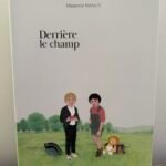 Derrière le champ