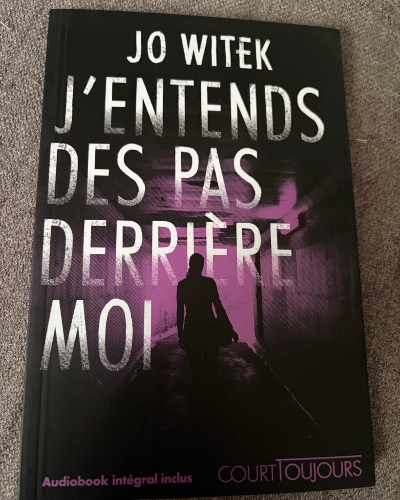 J’entends des pas derrière moi